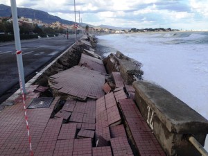 Viale Regione, crolla tutto ! (foto e video)