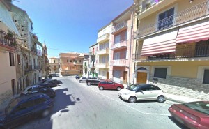 Anziana rapinata in via Etna