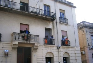 Protestano tutti. Operatori rifiuti, cantieri e dipendenti comune