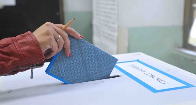Amministrative 2023, il governo regionale valuta l'anticipo del voto al 14 e 15 maggio