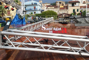 Crolla una “americana” sul palco al lungomare. Un ferito lieve