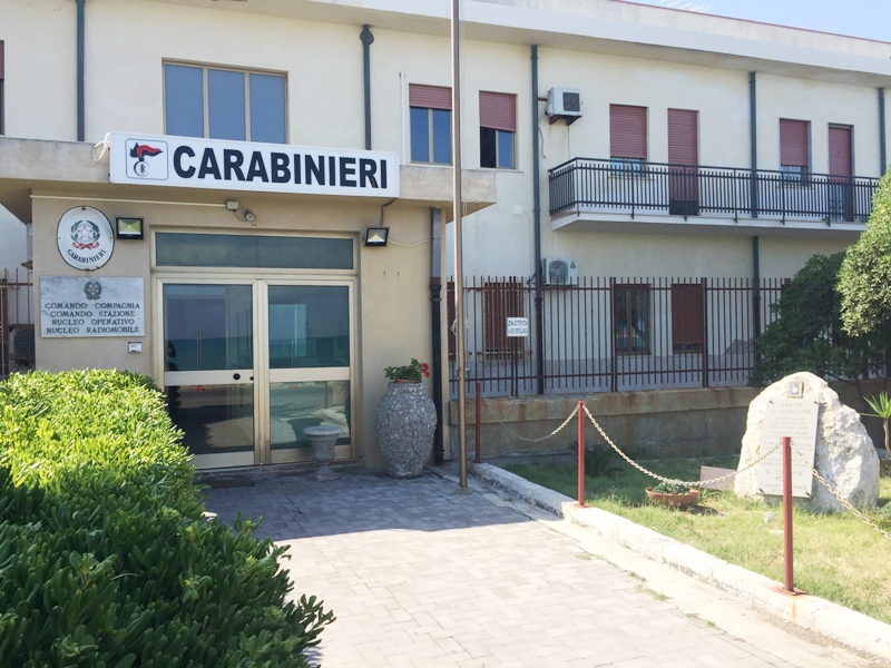 Spaccio di droga nel bar, giovane titolare arrestato dai Carabinieri. Sequestrato quasi un chilo di hashish