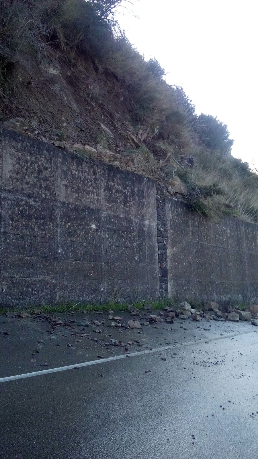 Frana sulla provinciale 161 ad Alcara li Fusi. Tre feriti