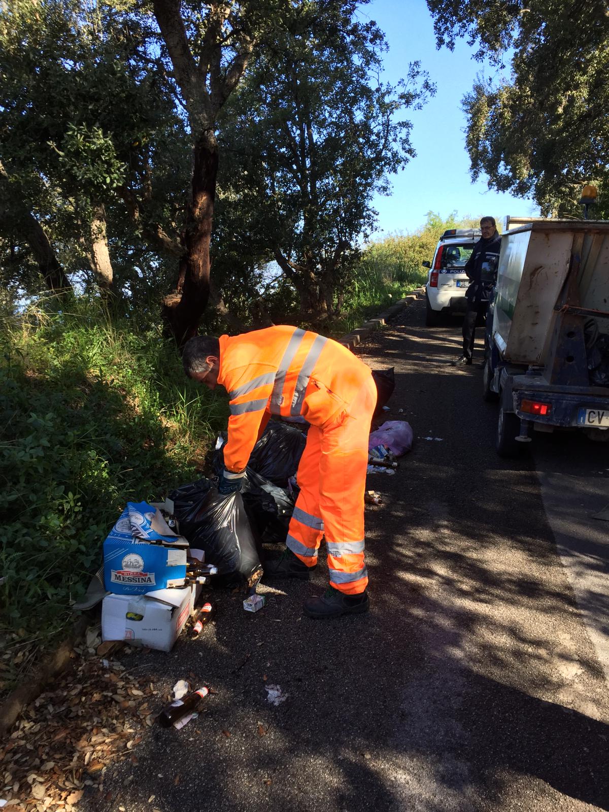 Gli incivili dell’immondizia, 62 verbali in poche settimane. Presto in azione le telecamere