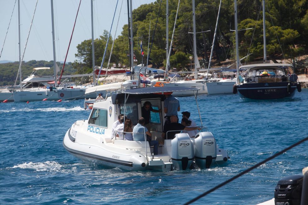 Dalla Croazia lievi segnali incoraggianti per i bambini. Il comune sospende le manifestazioni estive.