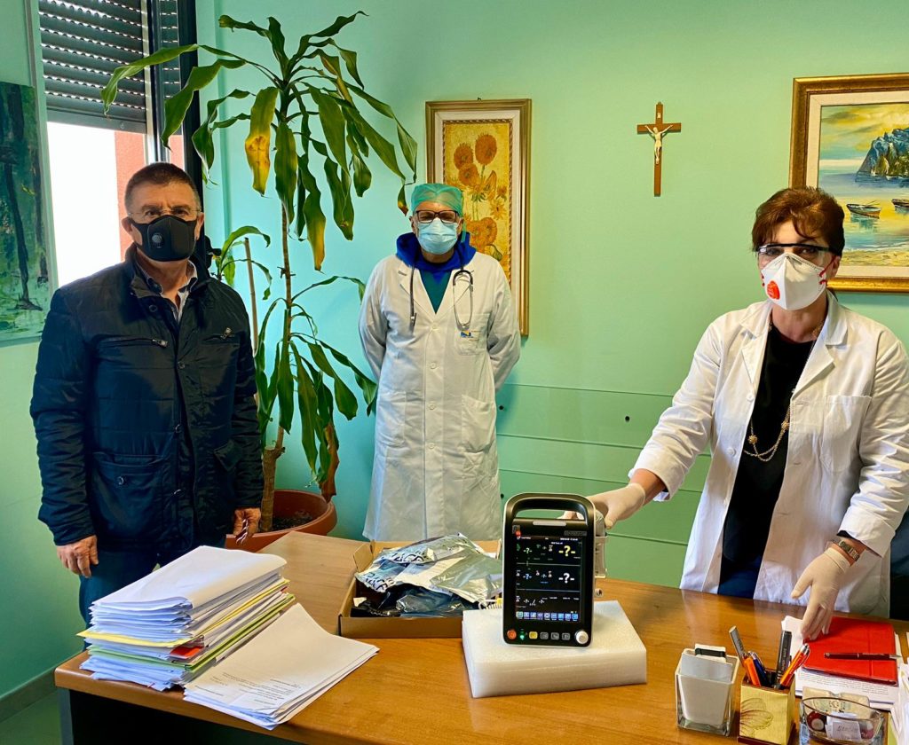 Raccolta fondi sanità, donati monitor e visiere. Petizione on line no covid.