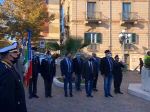 Giornata dell’Unita Nazionale e delle Forze Armate. La celebrazione al monumento ai caduti.