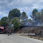 Incendio lungo la provinciale tra le contrade Muti e Pairò (FOTO e VIDEO)