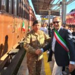 Il “Treno del milite ignoto” in transito a Sant'Agata. L'omaggio del sindaco e delle scolaresche (foto)
