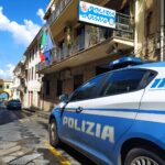 Urla, molestie e minacce all'interno del condominio. Divieto di dimora per una sessantenne santagatese