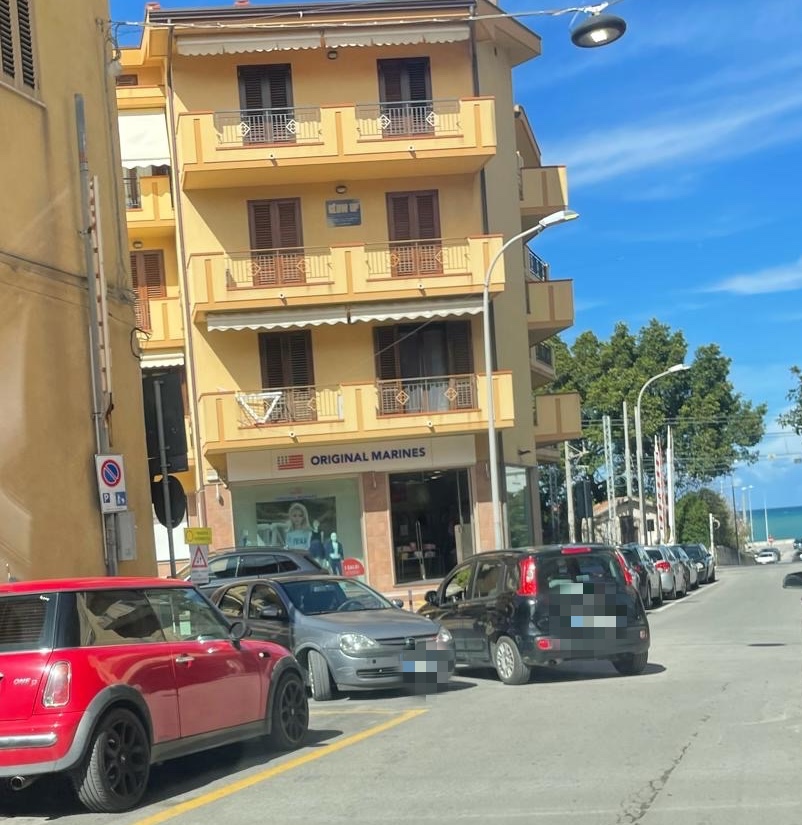 Chiuso un tratto di via Calabria, automobilisti disorientati. Nuova viabilità fino a mercoledì