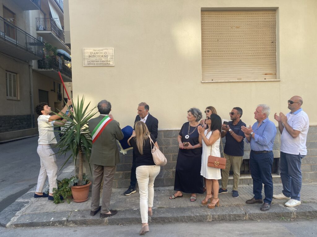 Piazza Salvatore D’Angelo, l’intitolazione alla memoria del compianto medico dentista