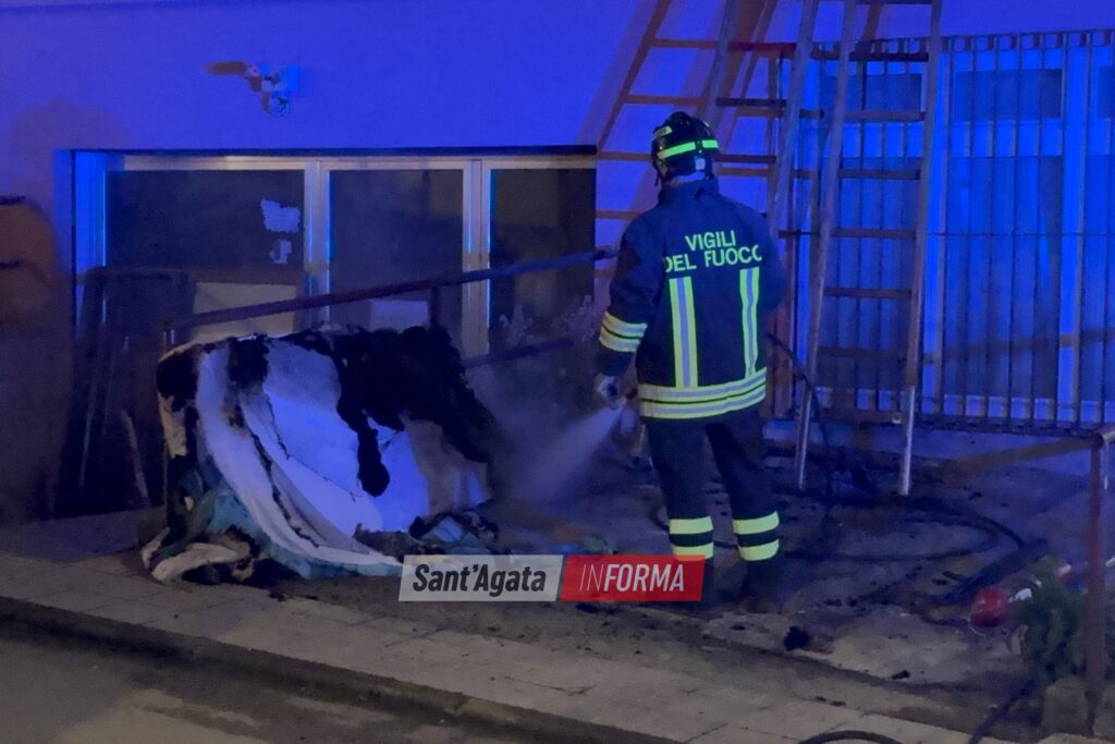 Fiamme in un appartamento di via Mortilli, intervento dei Vigili del Fuoco